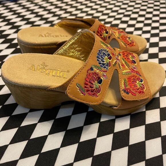 Alegria Embroidered Sandals Size 37 or 7M - Picture 3 of 9